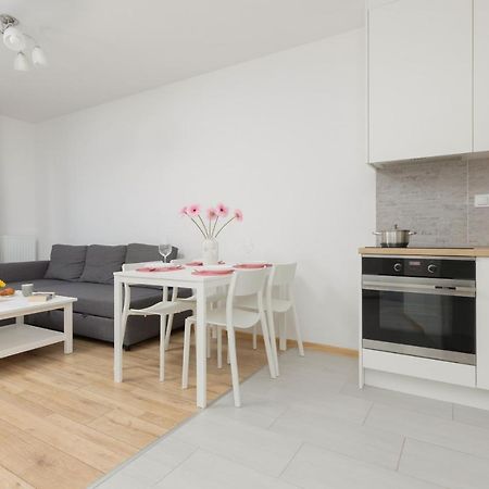Warsaw Ulrychow Apartment With Parking By Renters Bagian luar foto