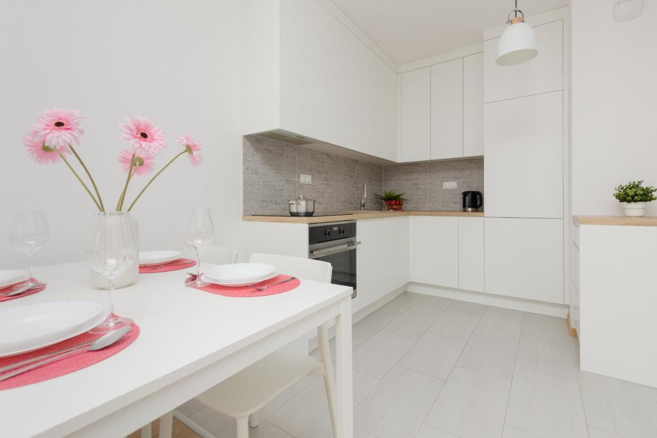Warsaw Ulrychow Apartment With Parking By Renters Bagian luar foto
