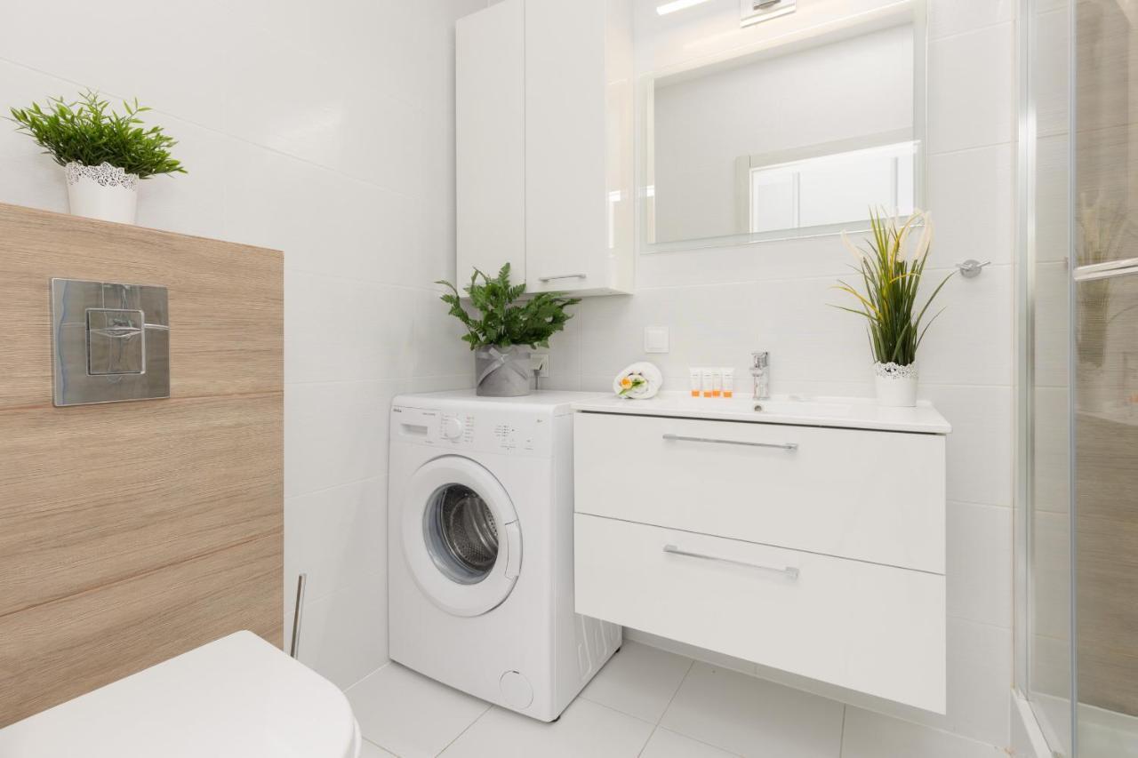 Warsaw Ulrychow Apartment With Parking By Renters Bagian luar foto