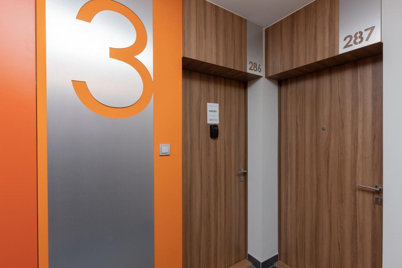 Warsaw Ulrychow Apartment With Parking By Renters Bagian luar foto